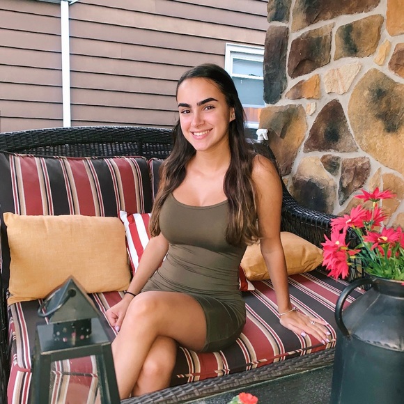 Meet your Posher, Andreya - Picture 1 of 1